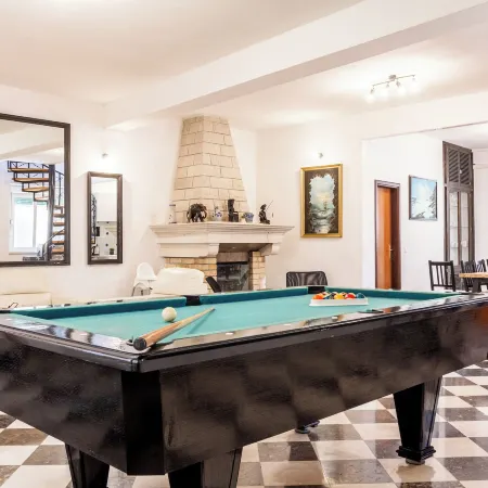 Stone house Dragan in the very center, with pool table, two balconies and the sea view