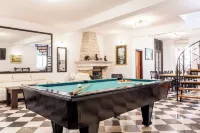 Stone house Dragan in the very center, with pool table, two balconies and the sea view Hotels in Gornji Humac