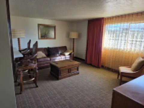 New Western Inn & Suites Hotels in Fillmore