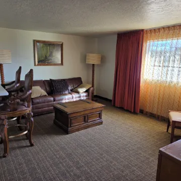 New Western Inn & Suites