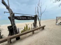 Tharadol Beach Resort - Beach