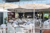Domino Suite Hotel & Residence - breakfast