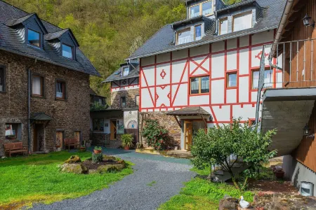 Mühlen Hotel Konschake Отели рядом с достопримечательностью «Burg Thurant»