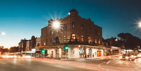 Crown Hotel Surry Hills Отели рядом с достопримечательностью «Библиотека Грин сквер»