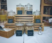 Cwrt Bleddyn Hotel - 조식 운영