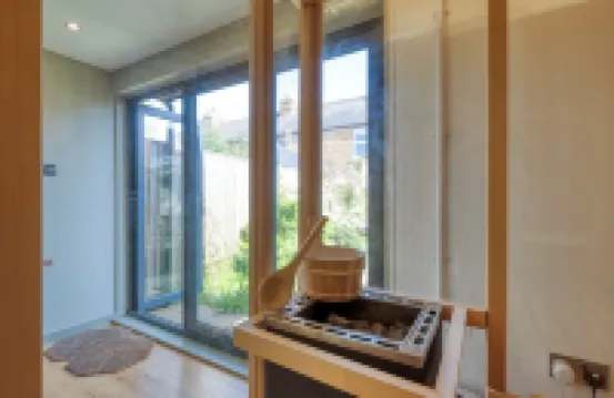 Stylish 2Bd with Private Garden and Sauna