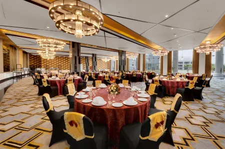 Amanora the Fern Hotels & Club Отели рядом с достопримечательностью «ИСККОН НВКК Пуна»