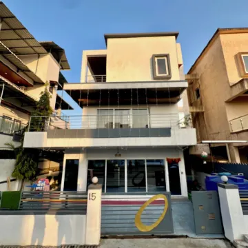 เกรย์สโตน 4 ห้องนอนพร้อมสระว่ายน้ำส่วนตัว โดย สเตลลาร์ สเตย์ส