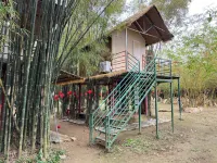Bobo Glamping Hoteles cerca de C group