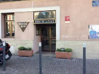 Hotel de La Place Hotels near Theatre 71