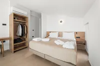 Evelmare Beachfront Apartments - Homestays