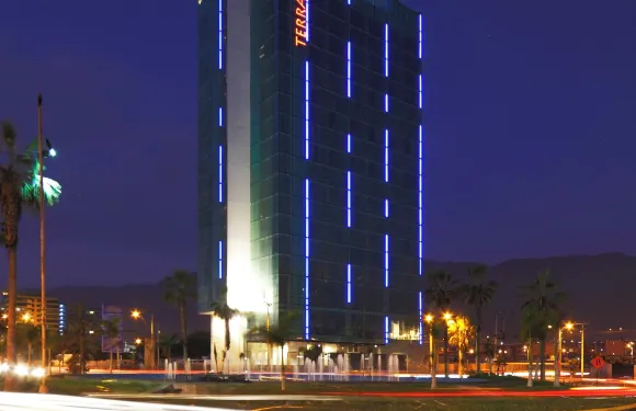 特拉多卡彎查酒店