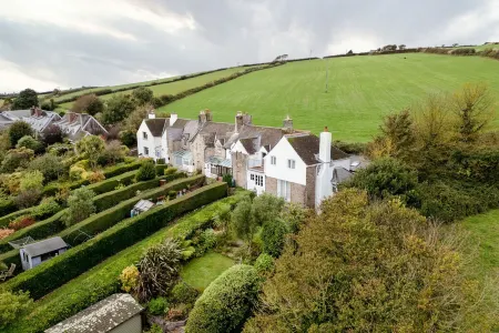 Pear Tree Cottage - Cosy one bedroom Cottage