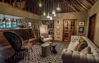 Finch Hattons Luxury Tented Camp - bar