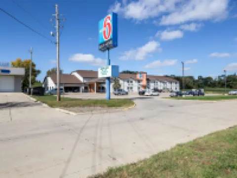 滑鐵盧6號汽車旅館 滑鐵盧酒店