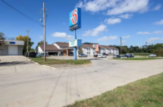 Motel 6 Waterloo, IA