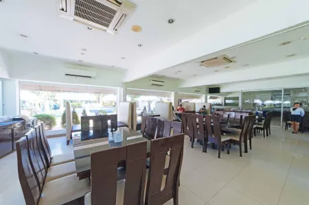 The Ritz Hotel at Garden Oases