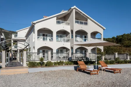 Apartments Mala Laguna Отели в г. Kavac