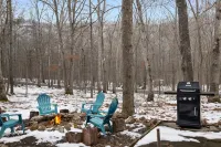 Riverfront Retreat - Cozy Cabin with Woodstove, Fire Pit Hotels in Berkeley Springs