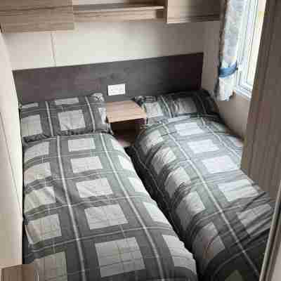 Cedar Lake Apartment Retreat Rooms