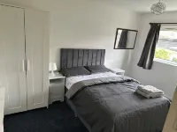 3-Bed City Retreat - Sleeps 7 Garden & Parking Hotel a Salford