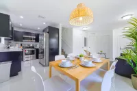 Chic Retreat with Free Parking, WiFi, Washer/Dryer Hotels in der Nähe von Míami aquarium