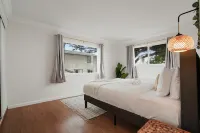 Tranquil 2BR with Coastal and Mountain Views Các khách sạn ở Pacifica