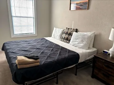 4 Mins to ATT Stadium! Cozy 2-bedroom Duplex Unit in charming Arlington Hotel in zona University of Texas at Arlington