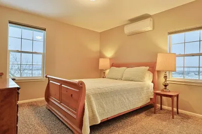Adorable 3- Bedroom Country-Side retreat w/Hot Tub Hotels near Bowers Field