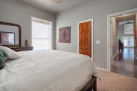 Friede's Hideaway - The perfect retreat with a private pond, hot tub & much more