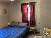 Chute Pond Chalet: Charming 4-Bed Lakefront Cottage on Chute Pond 芒廷酒店