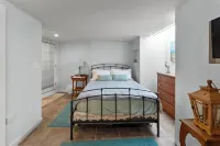 Ocean view spacious 5-bedroom Cape Cod style house with roof deck, AC, WiFi.