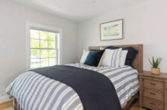 2 Bed, 1.5 Bath Stunning Apartment, Central Andover Location