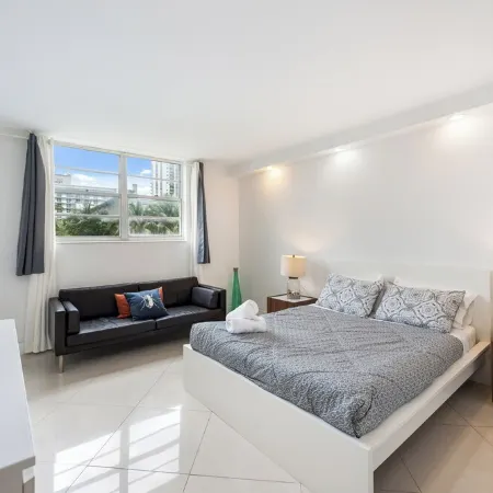 Beach Steps Away, Park View 1BR in Sunny Isles with WiFi, AC