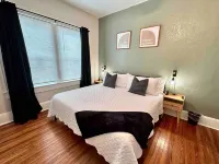 Steps from Downtown~King Bed~UPSTAIRS~Cozy Stay Hotels near Elizabeth Circle