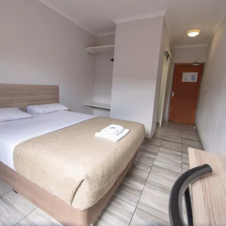 Ecomotel Louis Botha Отели рядом с достопримечательностью «Торговый центр Killarney»
