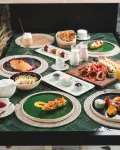 アウレル・コースト - 朝食