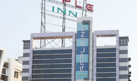 Hotel Apple Inn Vapi Отели рядом с достопримечательностью «Somnath Mahadev Temple»