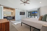 Skyline: 5 bed/6 bath, amazing views, tennis & basketball courts, pool, hot tub