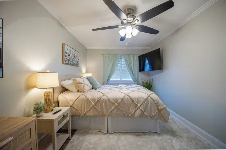 Tallahassee Gem-Next to Doak and CollegeTown-Ideal for FSU weekend.3 minute walk Отели рядом с достопримечательностью «FSU Flying High Circus»