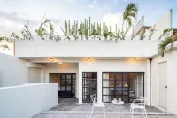 Casa Lumos - Minimalist Comfort Suites in Centro Historico - Inns