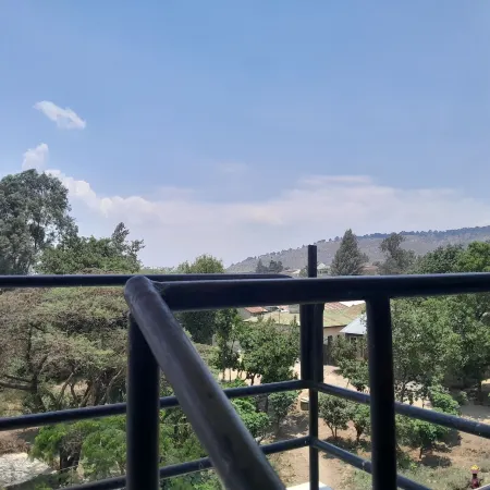 Highland Breeze Avacado Hotel