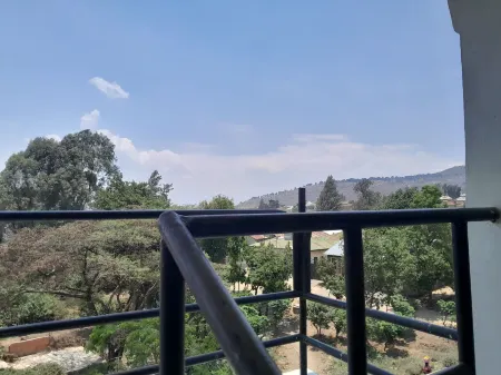 Highland Breeze Avacado Hotel