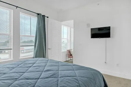 Modern Retreat Charming 2-bedroom apart in the heart of Atlanta. LOCATION!!!