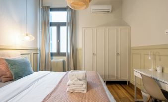 Meadows - Luxury 3-Bedroom Apartment in Athens