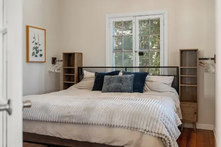 Elevated Potomac River Retreat - King Suite - River Front - Large Screened Porch