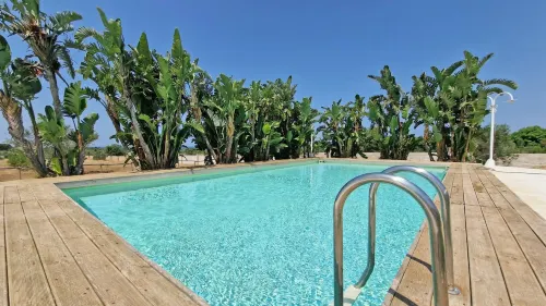 Villa with Swimming Pool Sleeps 8 Three Bedrooms