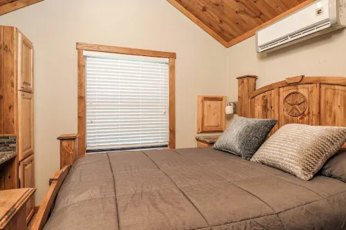 Barnwell Mountain Cabins #1: Cabin/tiny home w/loft in Gilmer across from BMRA