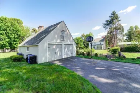 NJ Suburban Retreat - Direct train to NYC - Train station half a mile walk!! Отели рядом с достопримечательностью «Short Hills Plaza»