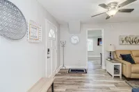 Hunter Lake Cottage w/ Parking, AC & W/D ~ Dogs Are Welcome